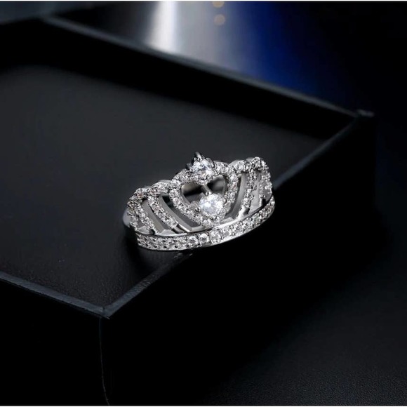 Princess Heart Crown Ring - Picture 4 of 7